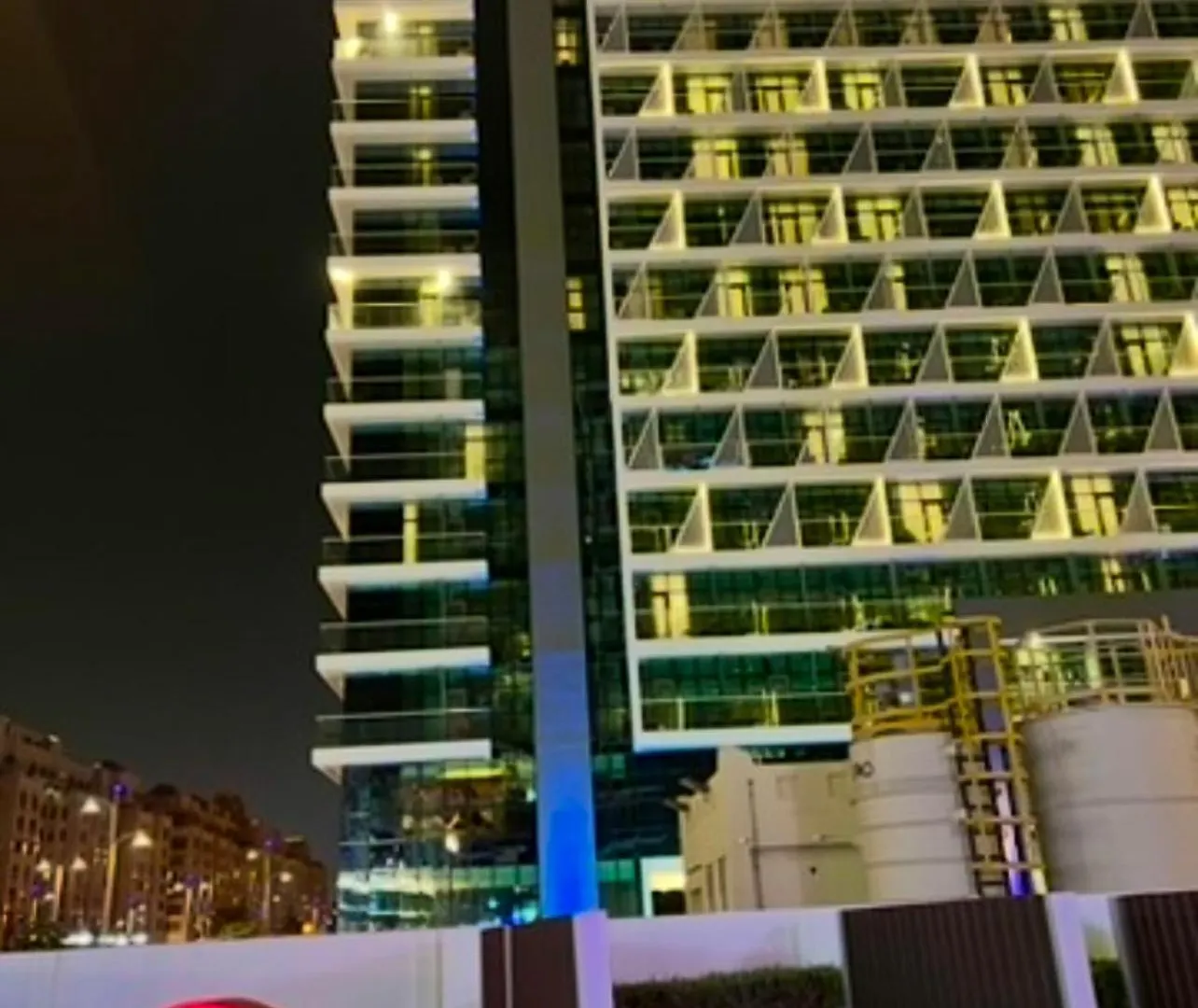 1 Bedroom By The Beach With Free Rooftop Pool Access Dubai Apartment